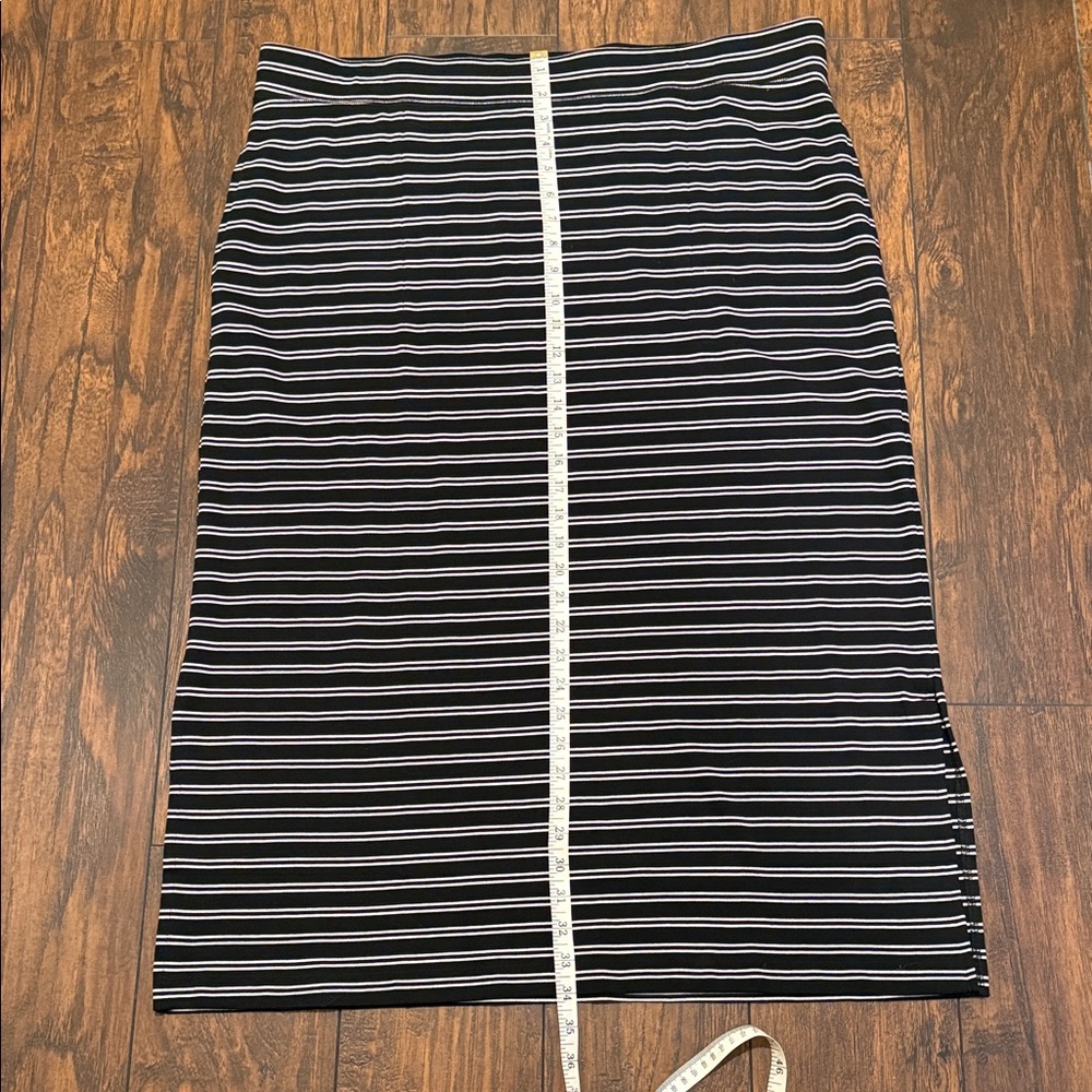 Isaac Mizrahi Classic Black and White Midi Skirt